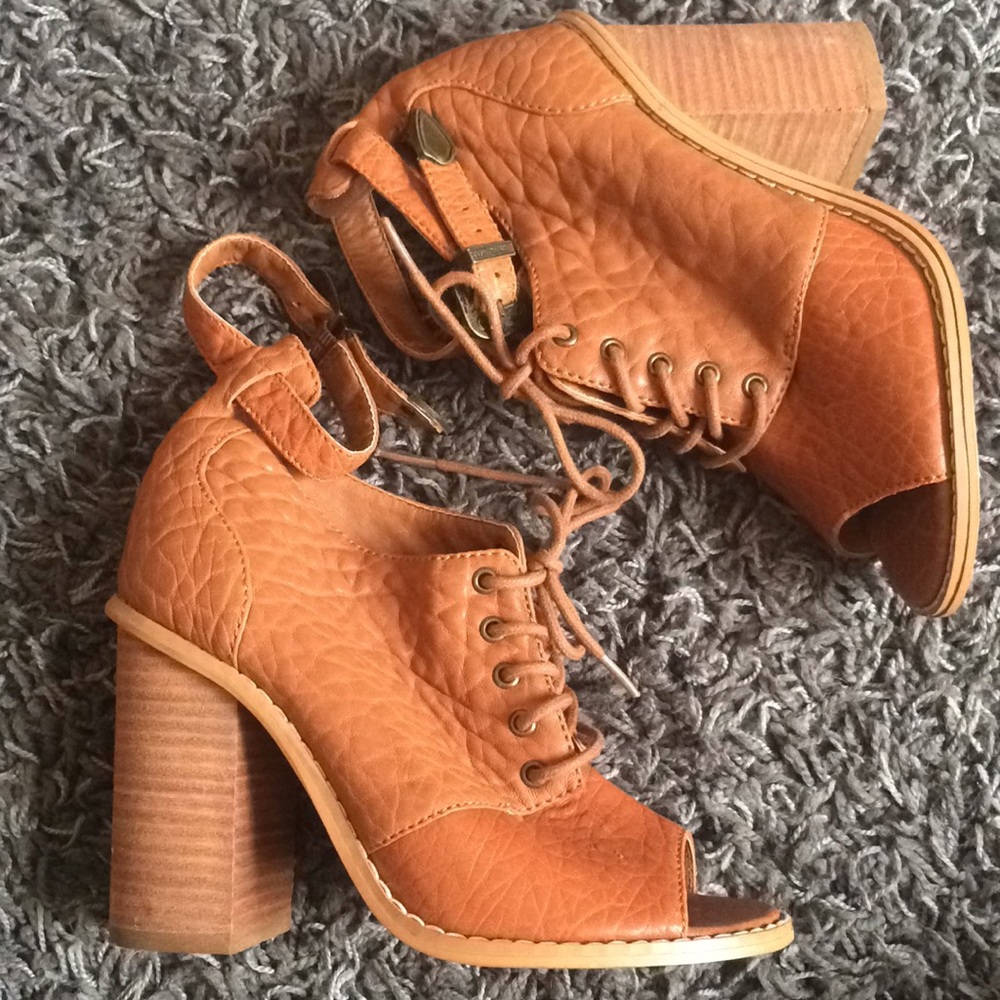 Kelsi Dagger heels